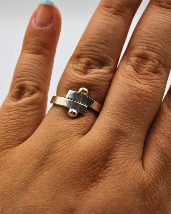 Anillo bolita de lado