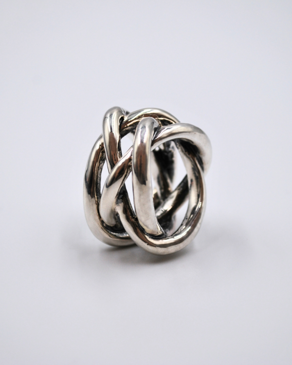 Anillo ancho de trenza