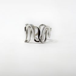 Anillo bandas olas brillo