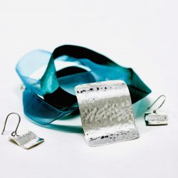 Juego ola martillada