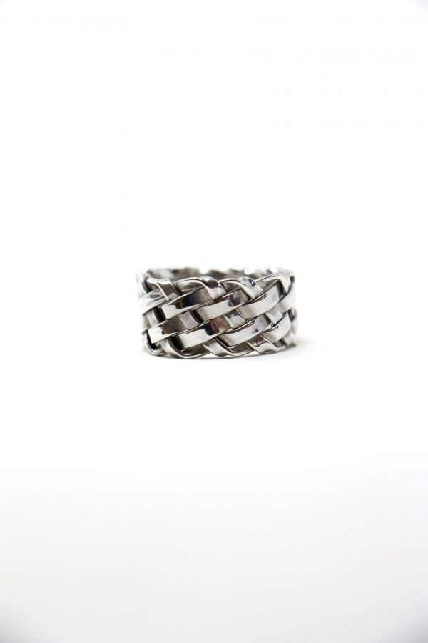 Anillo tejido