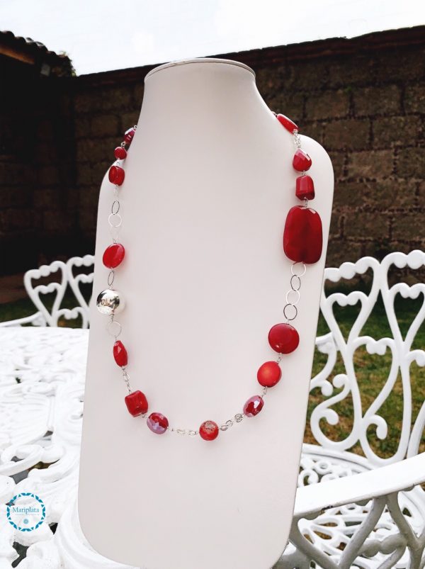Collar largo cristales rojos y bola pata1