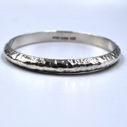 Pulsera circular martillada