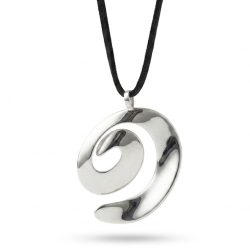 Dije de plata en E
