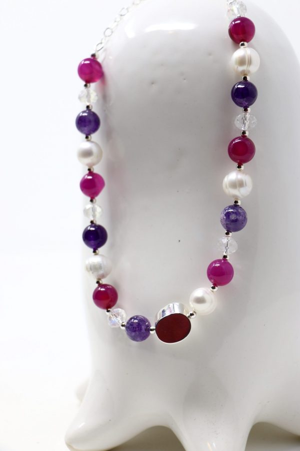 Collara agata rosa con morado, circulo de plata, perlas y aretes - Imagen 3