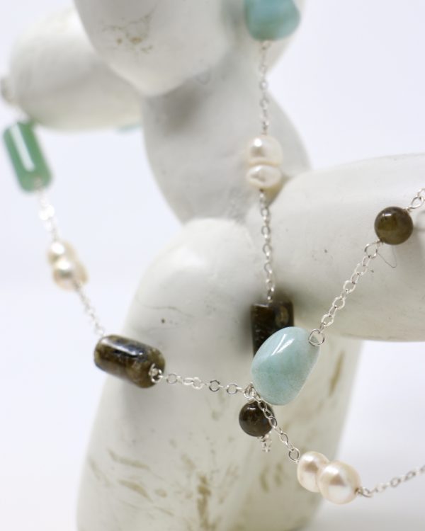 Collar de piedras naturales