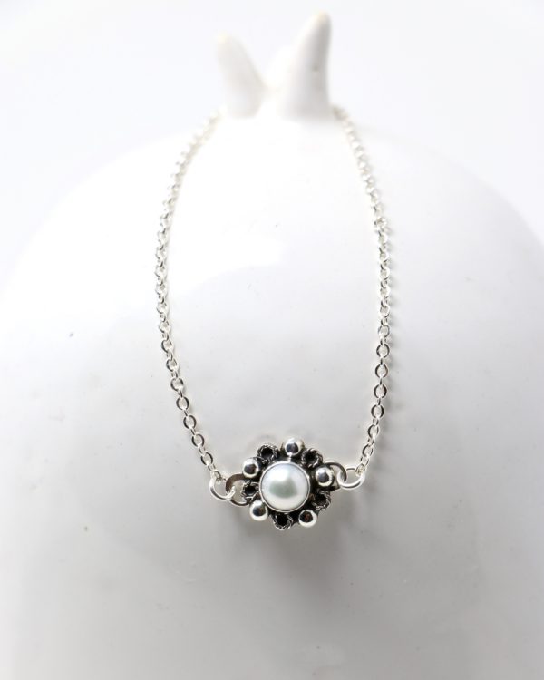 Pulsera de flor gotica con perla - Imagen 2