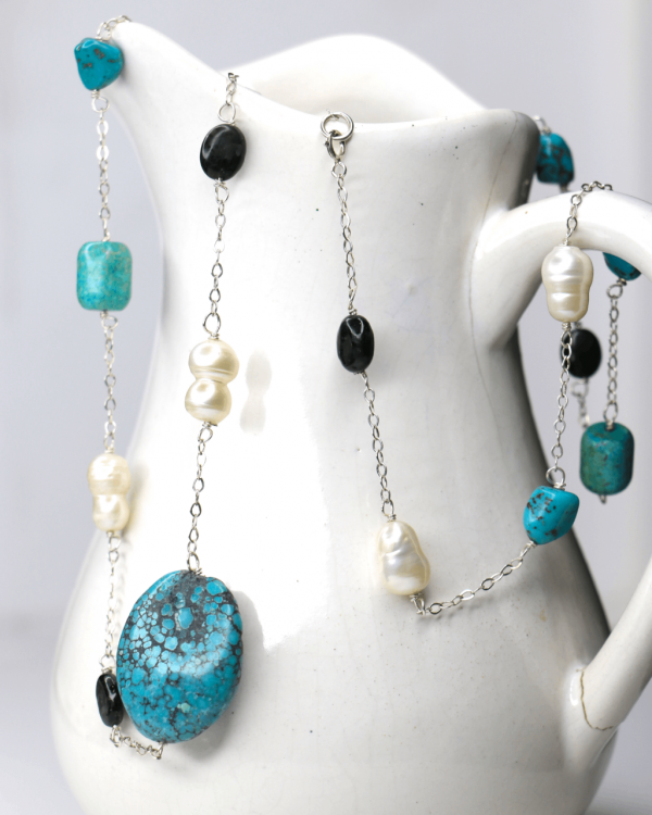 Collar de piedras naturales