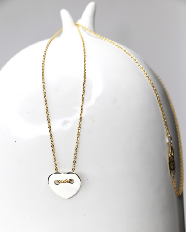 Cadena con corazon plano