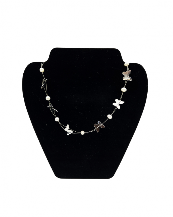 Set de plata con collar y aretes en forma de mariposa