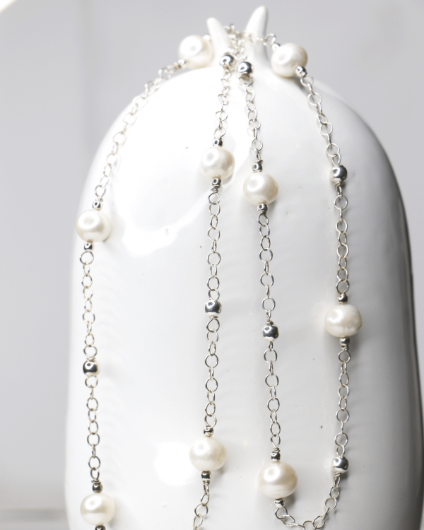 Collar largo simple de perlas