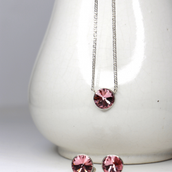 Juego de Swarovski rosa con cadena