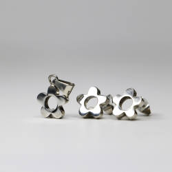 Juego de flor hueca de niña