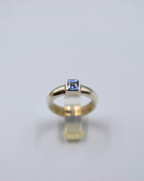 Anillo sencillo con cristal morado - Imagen 4