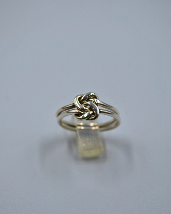 Anillo de plata mexicana con nudo