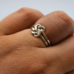 Anillo de plata mexicana con nudo