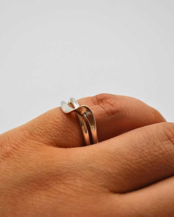 Anillo sencillo con cruce alto - Imagen 3