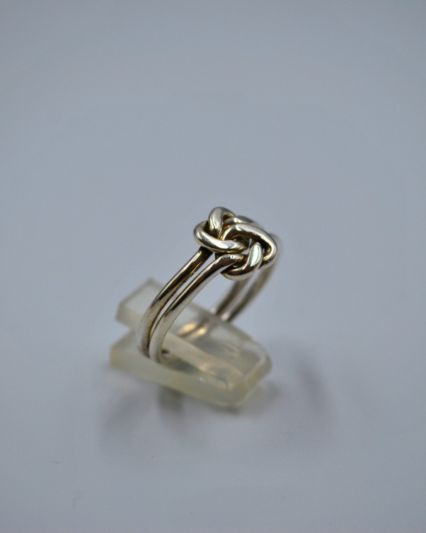 Anillo de plata mexicana con nudo