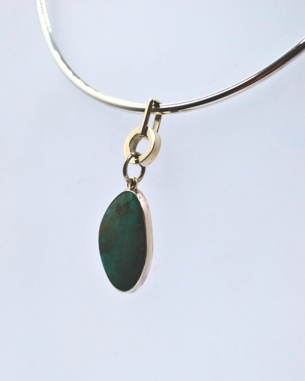Dije de plata con piedra turquesa