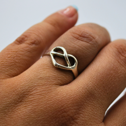 Anillo de Corazón entrelazado