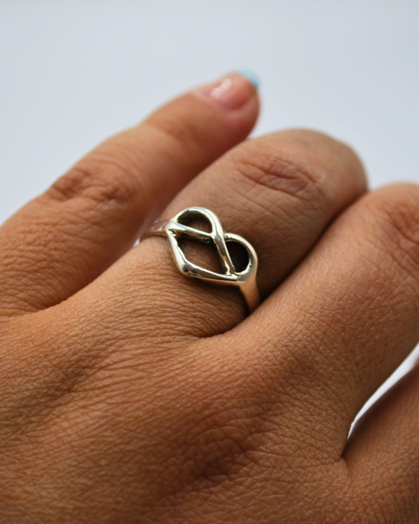 Anillo de Corazón entrelazado