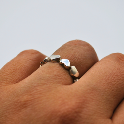 Anillo de corazones unidos