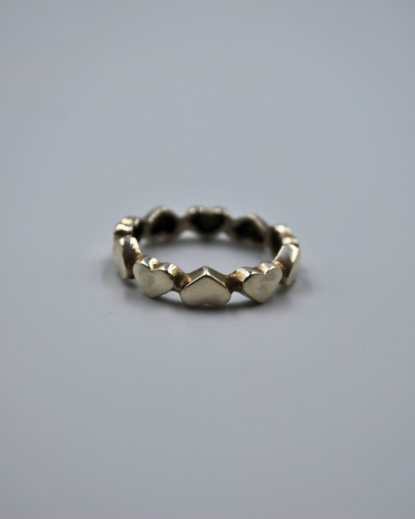 Anillo de corazones unidos
