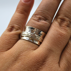 Anillo Banda Martillado Estrella