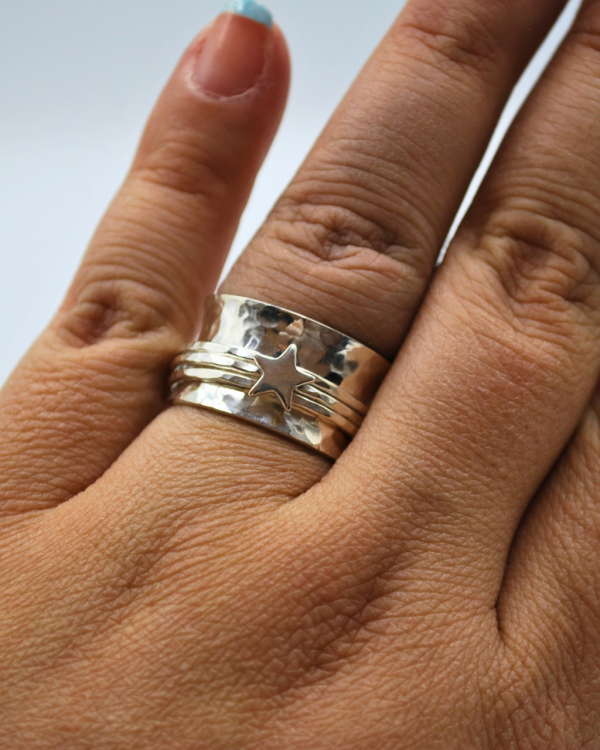 Anillo Banda Martillado Estrella