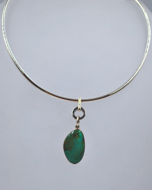 Dije de plata con piedra turquesa