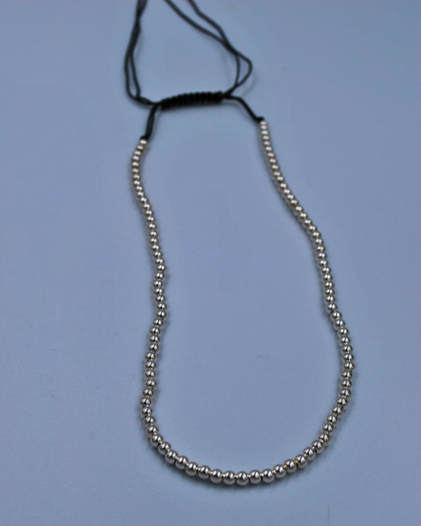 Collar con esferas de plata ajustable