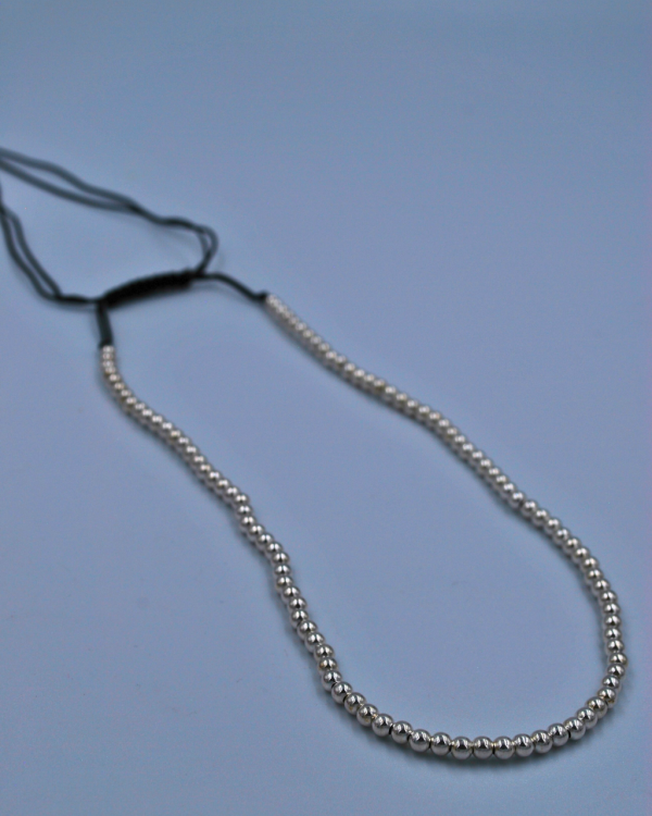 Collar con esferas de plata ajustable