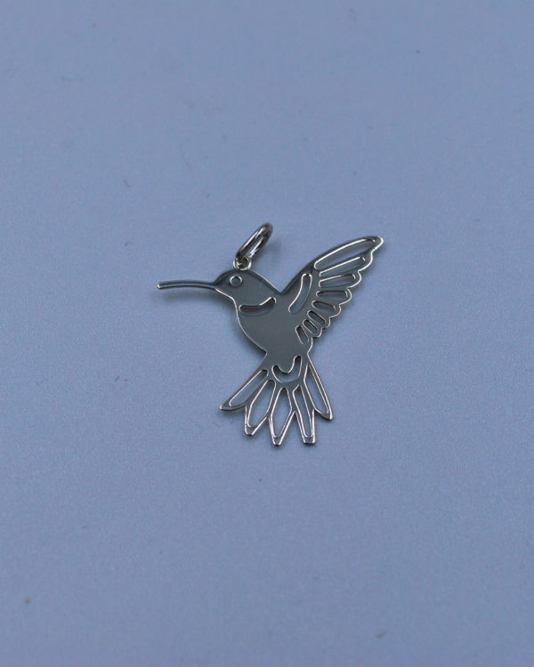 Dije de plata con forma de colibrí