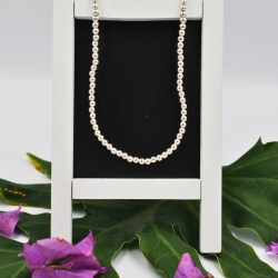 Collar con esferas de plata ajustable