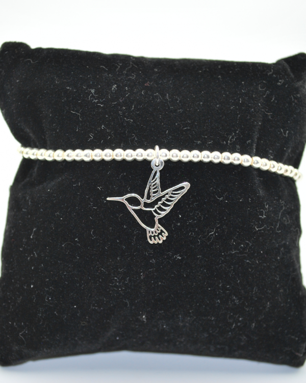 Pulsera de colas de plata medianas con colibrie colgante