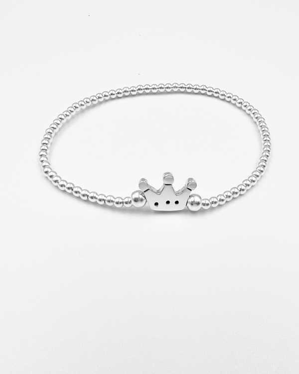 Pulsera elastica de bolitas de plata con una corona plana