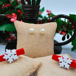 Arete con perla de río