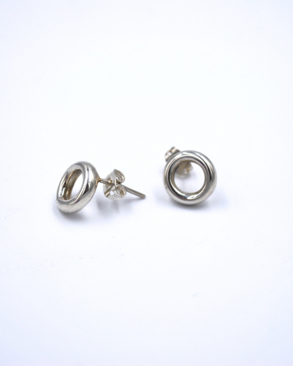 Aretes plateados rosquilla - Imagen 2