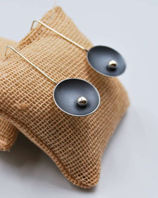 Aretes largos black and silver - Imagen 3