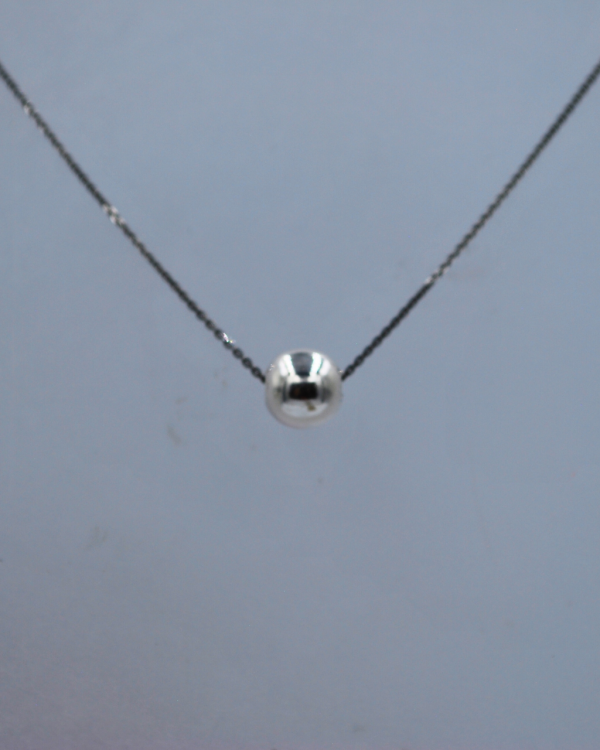 Collar de plata negra con dije esfera de plata