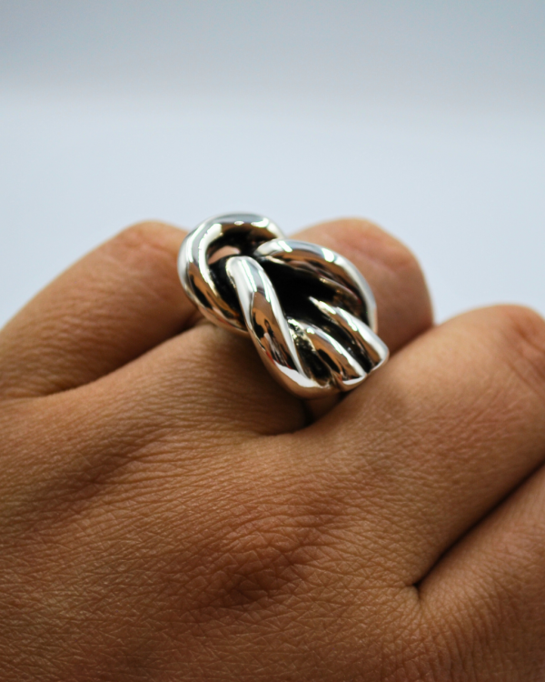 Anillo de nudo flama electroformado