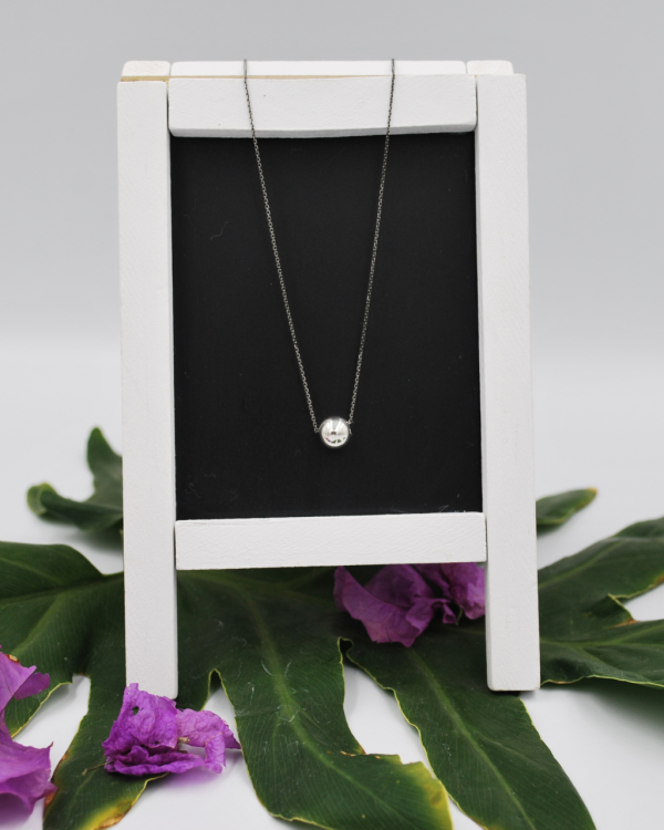 Collar de plata negra con dije esfera de plata