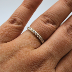 Anillo media churumbela con circonias