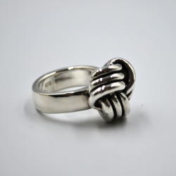 Anillo nudo bola arriba