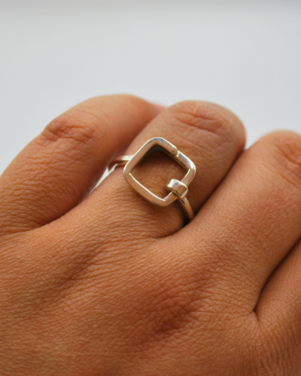 Anillo de plata cuadro