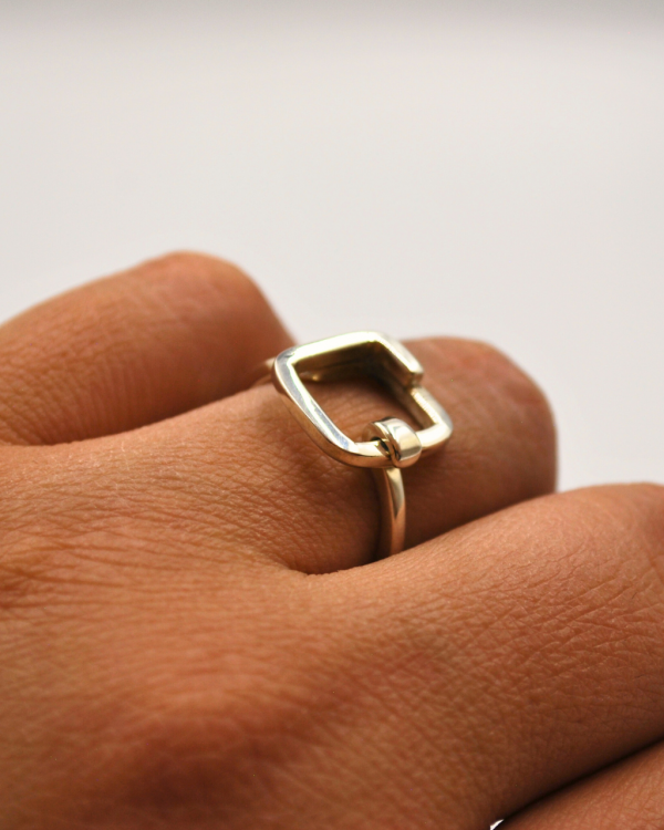 Anillo de plata cuadro