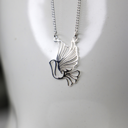 Collar de plata con dije de ave