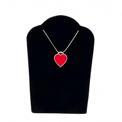 Collar de plata con dije de corazón rojo