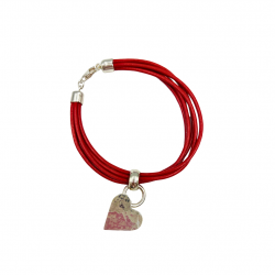 Pulsera de caucho con dije de plata en forma de coraazón