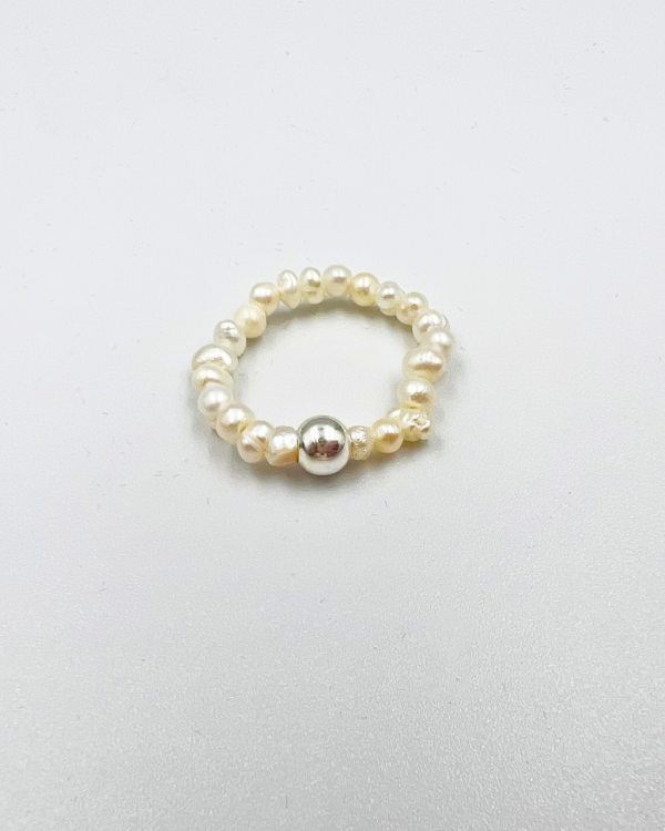 Anillo elastico con perlas de rio y plata
